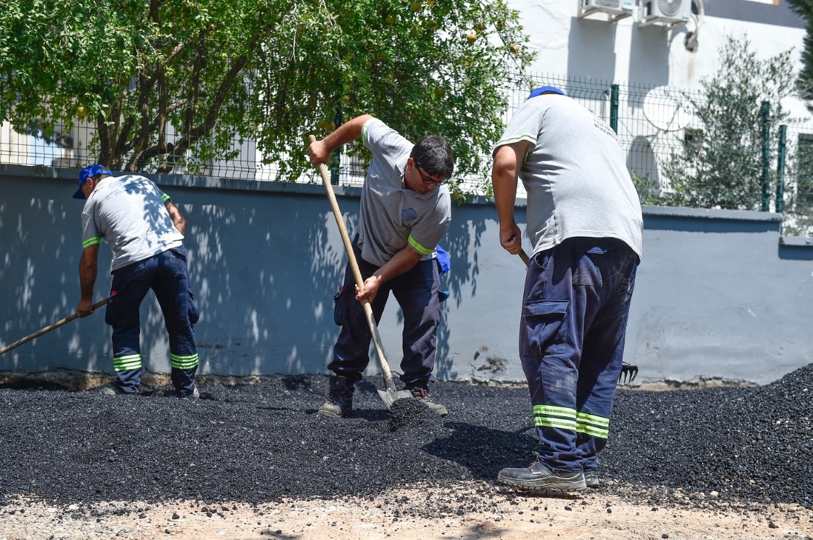 AKKAN: SEYHAN'IMIZIN TÜM SOKAKLARINI SICAK ASFALT İLE BULUŞTURMAYA KARARLIYIZ